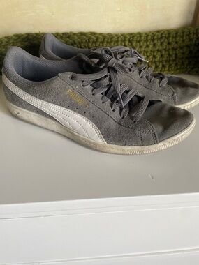 Puma Gray Suede Sneakers with White Stripe and Gold Logo